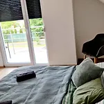 Garden House Apartment *
